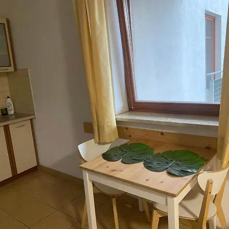 Komfortowy Apartament: Pet-friendly Old Town Retreat Near Park Praski * Warsaw