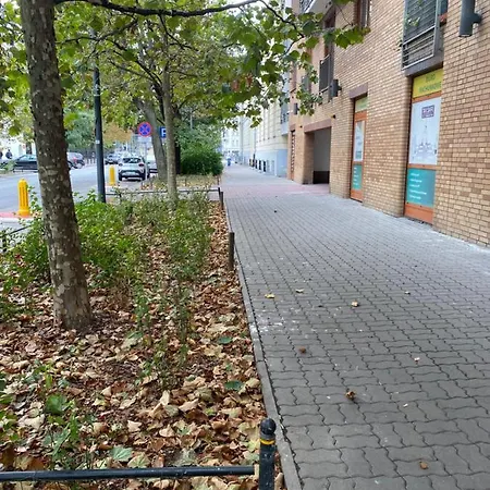 Apartmán Komfortowy Na Florianskiej, Park Praski, Dw Wilenski,w Odleglosci Spaceru Od Starego Miasta, напротив офиса для прохождения теста Ces для моряков *