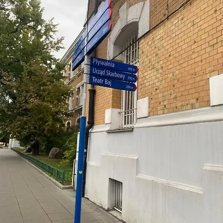Komfortowy Apartament: Pet-friendly Old Town Retreat Near Park Praski * Warsaw