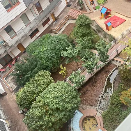 Komfortowy Apartament: Pet-friendly Old Town Retreat Near Park Praski Apartment
