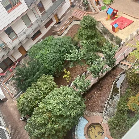 Komfortowy Apartament: Pet-friendly Old Town Retreat Near Park Praski Apartment