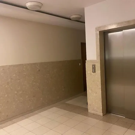 Apartmán Komfortowy Na Florianskiej, Park Praski, Dw Wilenski,w Odleglosci Spaceru Od Starego Miasta, напротив офиса для прохождения теста Ces для моряков *