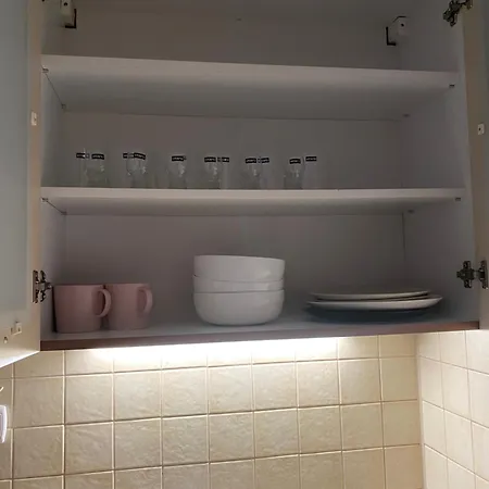 Komfortowy Apartament: Pet-friendly Old Town Retreat Near Park Praski Apartment *